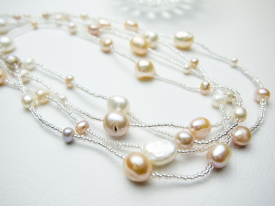 pearl necklase