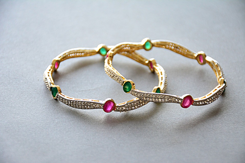 Ea Do Nisi - jewelery